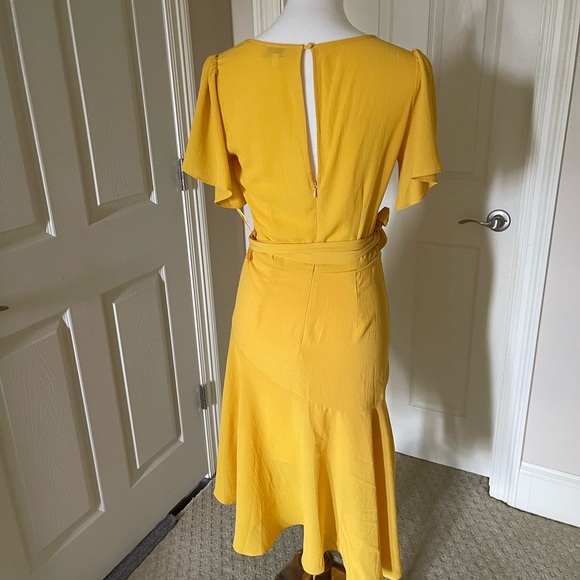 Yellow Mid-length Dress - Picture 2 of 2